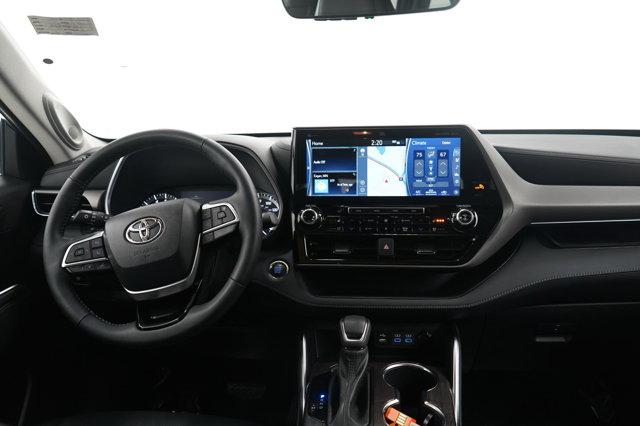 used 2022 Toyota Highlander car, priced at $40,399