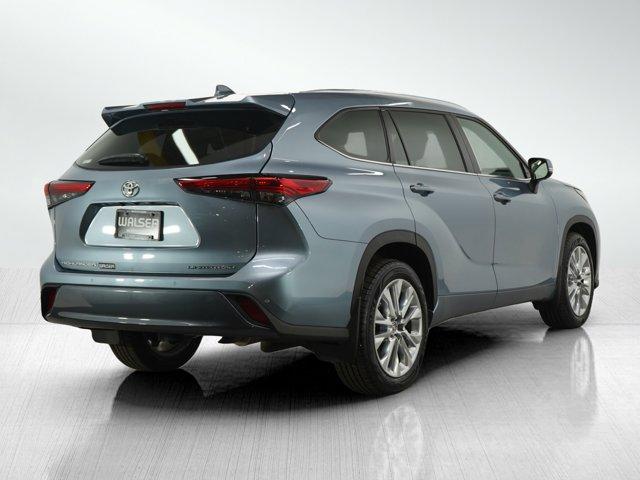 used 2022 Toyota Highlander car, priced at $40,399