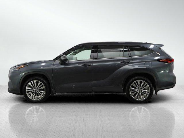 used 2025 Toyota Highlander Hybrid car, priced at $59,998