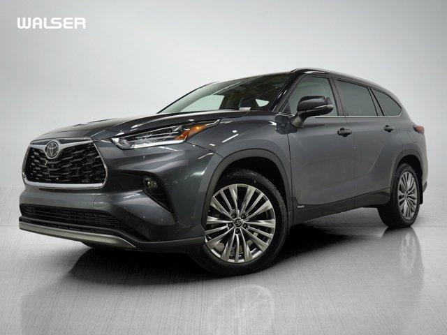 used 2025 Toyota Highlander Hybrid car, priced at $59,998