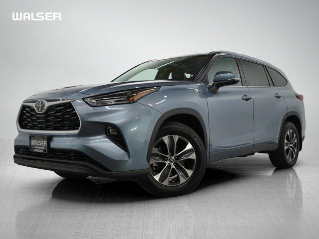 used 2022 Toyota Highlander car, priced at $40,399