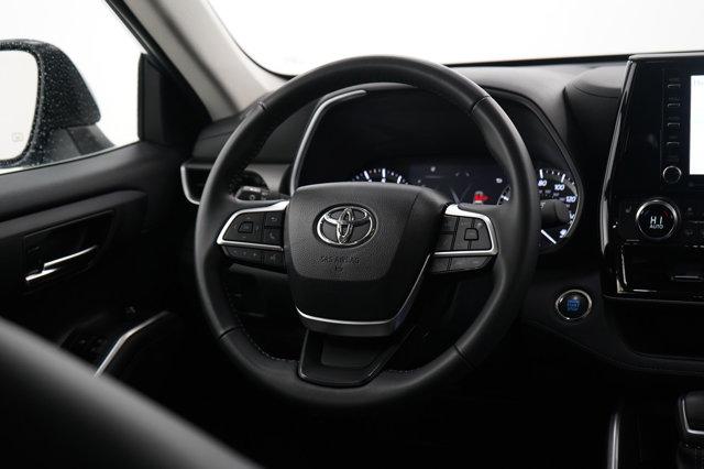 used 2022 Toyota Highlander car, priced at $40,399