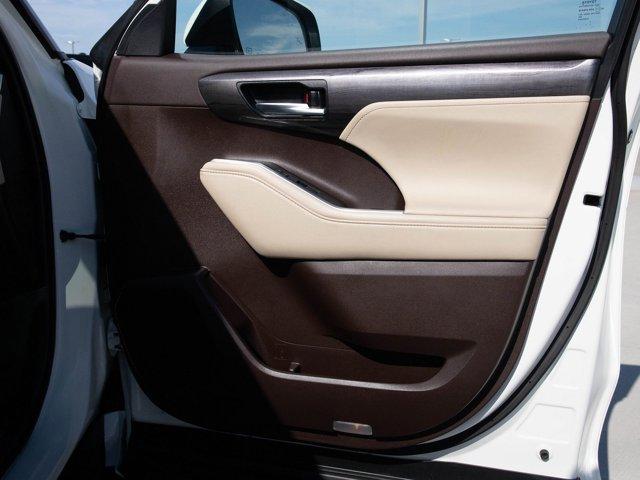 used 2021 Toyota Highlander Hybrid car, priced at $42,998