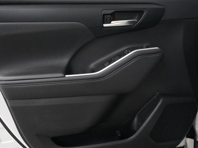 used 2021 Toyota Highlander car, priced at $28,799