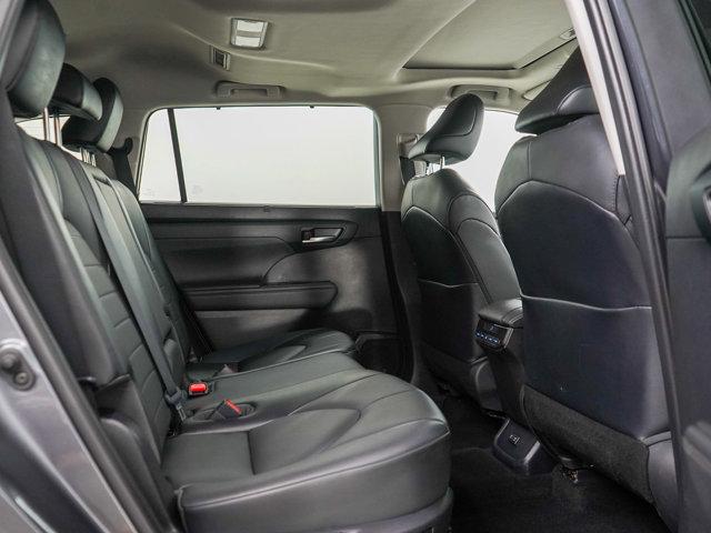used 2021 Toyota Highlander car, priced at $32,998