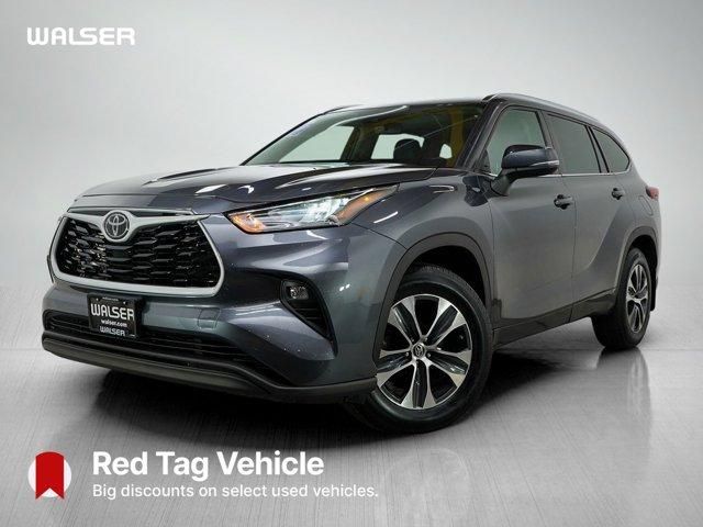 used 2021 Toyota Highlander car, priced at $30,899