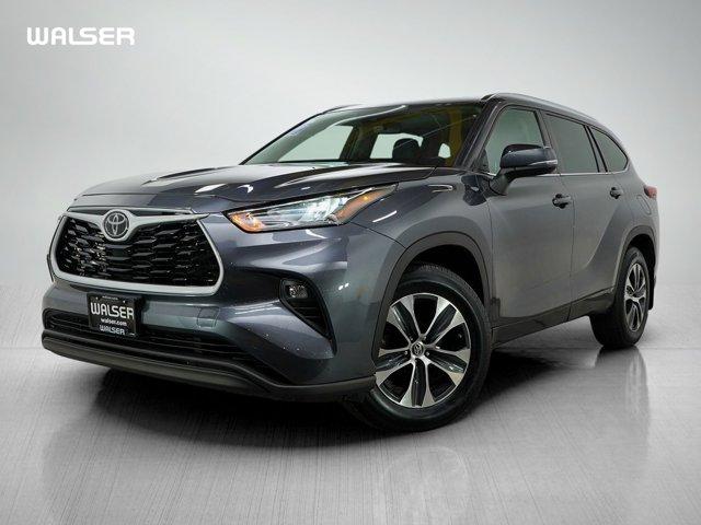used 2021 Toyota Highlander car, priced at $33,499