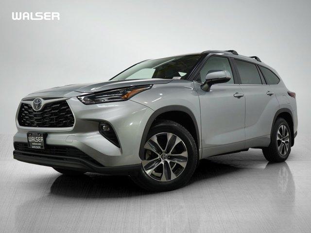 used 2024 Toyota Highlander car, priced at $45,499