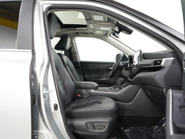 used 2024 Toyota Highlander car, priced at $45,499