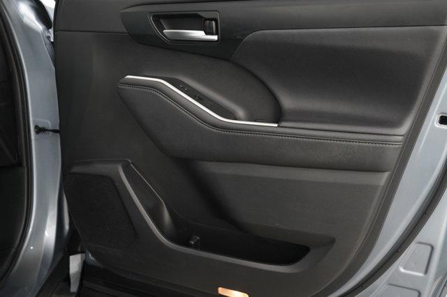 used 2021 Toyota Highlander car, priced at $29,997
