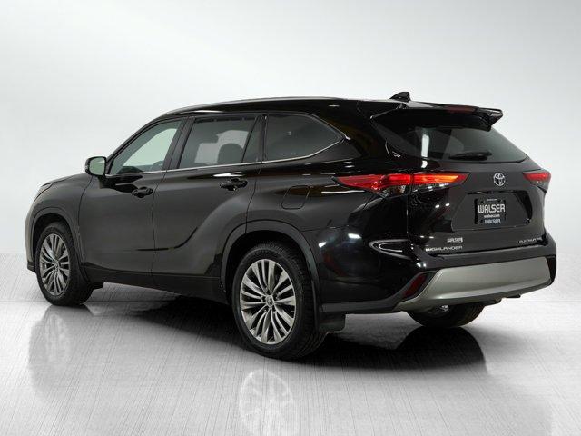 used 2021 Toyota Highlander car, priced at $38,399
