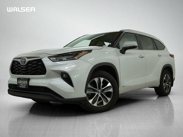 used 2023 Toyota Highlander Hybrid car, priced at $38,998