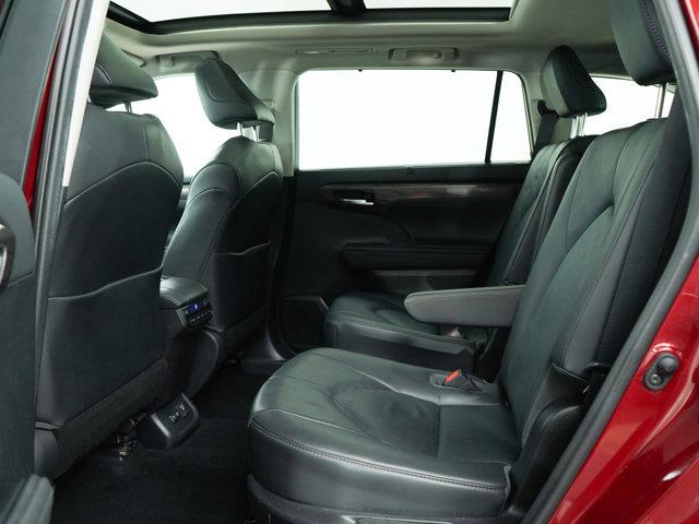 used 2020 Toyota Highlander Hybrid car, priced at $31,998
