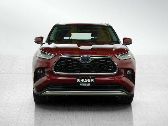 used 2020 Toyota Highlander Hybrid car, priced at $31,998