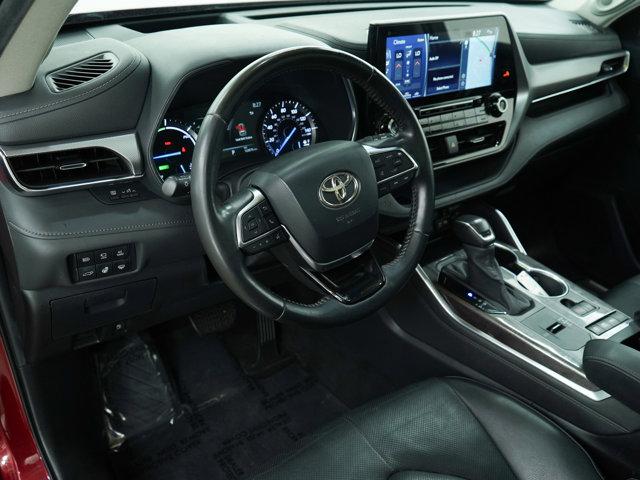 used 2020 Toyota Highlander Hybrid car, priced at $31,998
