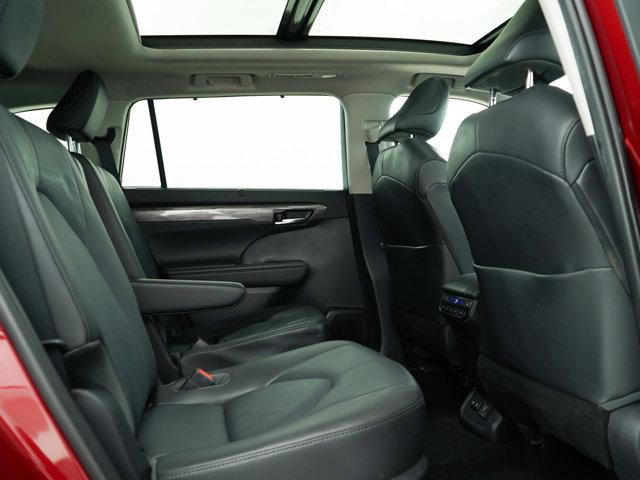 used 2020 Toyota Highlander Hybrid car, priced at $31,998