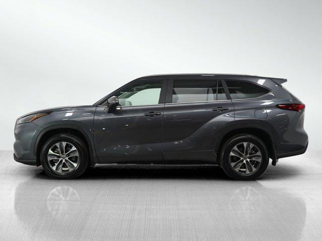 used 2023 Toyota Highlander car, priced at $42,998