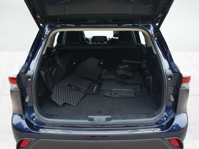 used 2021 Toyota Highlander car, priced at $34,998