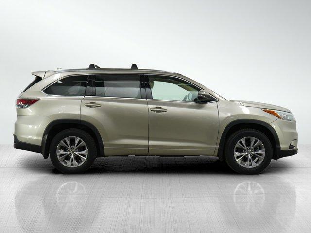 used 2015 Toyota Highlander car, priced at $17,397