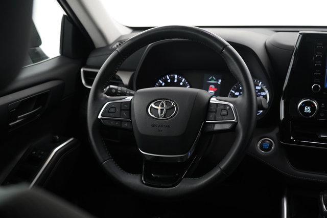 used 2021 Toyota Highlander car, priced at $30,399