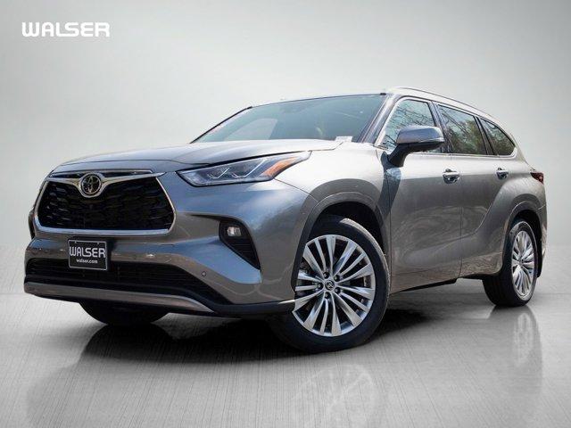 used 2025 Toyota Highlander car, priced at $57,499
