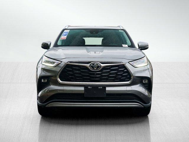 used 2025 Toyota Highlander Hybrid car, priced at $54,998
