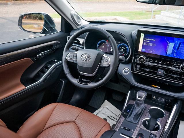 used 2025 Toyota Highlander Hybrid car, priced at $54,998