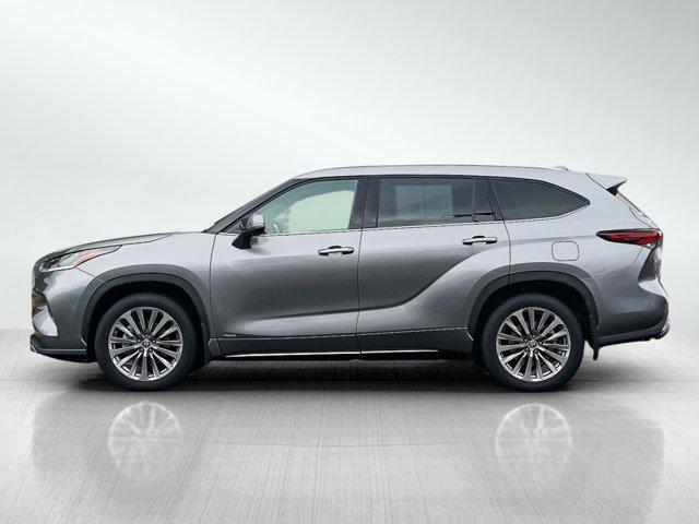 used 2025 Toyota Highlander Hybrid car, priced at $54,998