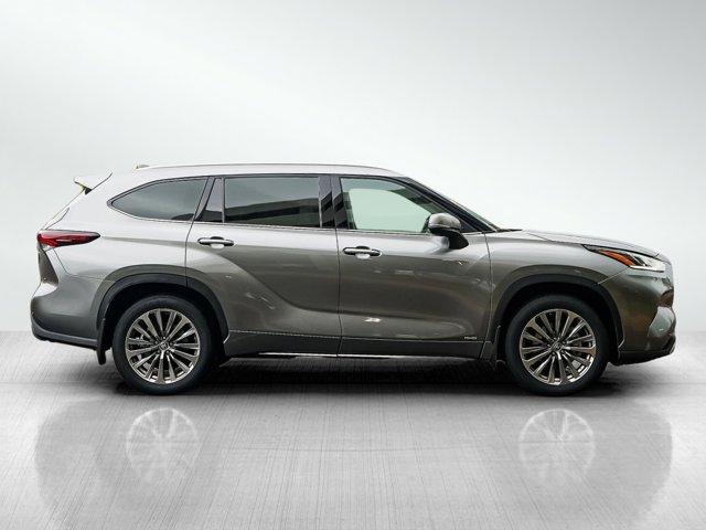 used 2025 Toyota Highlander Hybrid car, priced at $54,998
