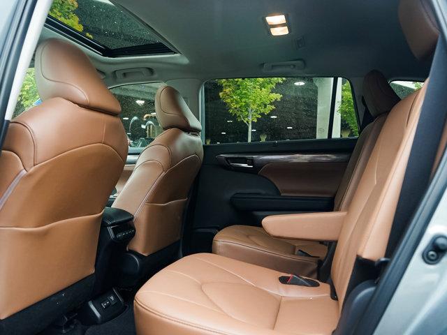 used 2025 Toyota Highlander Hybrid car, priced at $54,998
