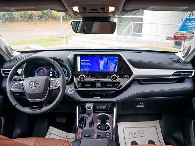 used 2025 Toyota Highlander Hybrid car, priced at $54,998