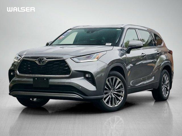 used 2025 Toyota Highlander Hybrid car, priced at $54,998