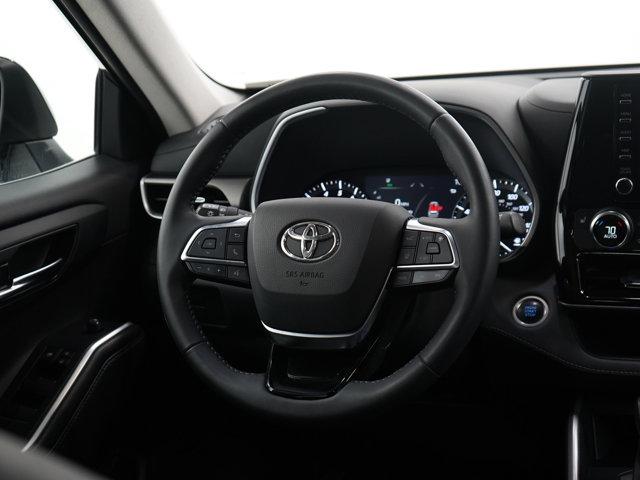 used 2021 Toyota Highlander car, priced at $31,699