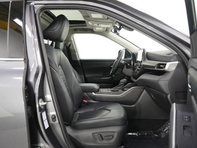 used 2021 Toyota Highlander car, priced at $31,699