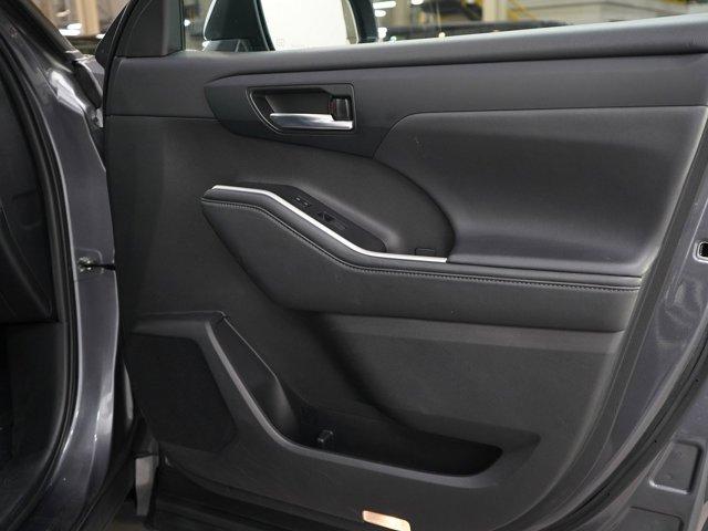 used 2021 Toyota Highlander car, priced at $31,699