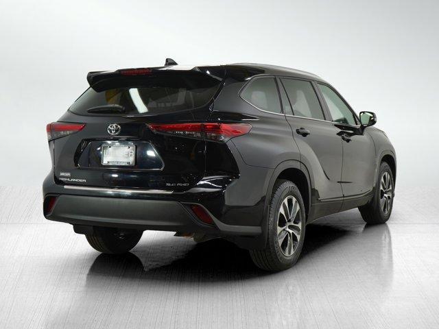 used 2022 Toyota Highlander car, priced at $36,998