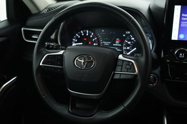 used 2023 Toyota Highlander car, priced at $40,299