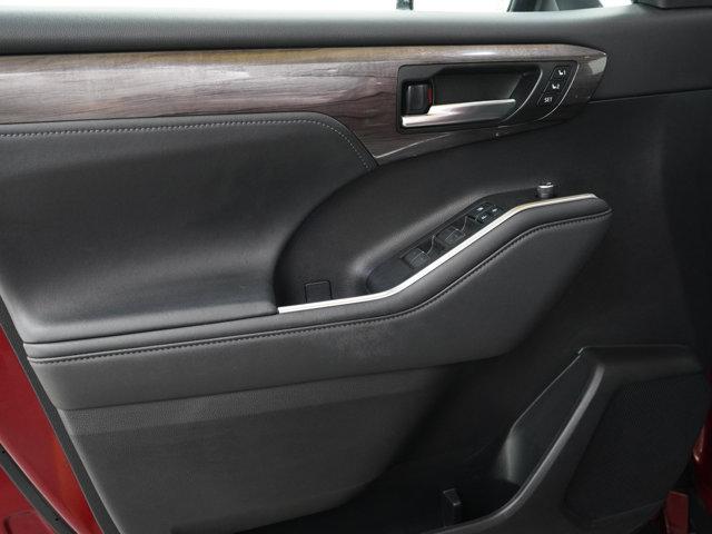 used 2021 Toyota Highlander car, priced at $39,998