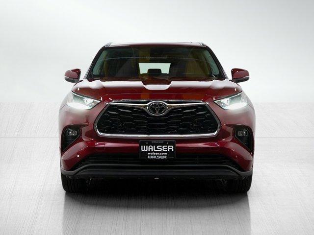 used 2021 Toyota Highlander car, priced at $39,998