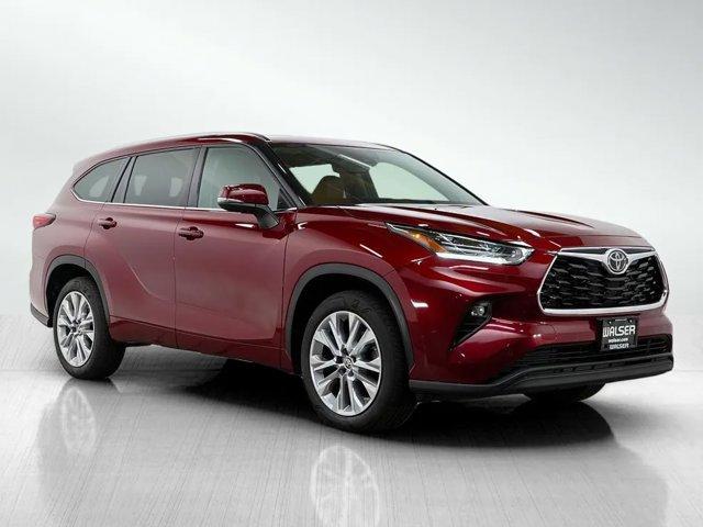 used 2021 Toyota Highlander car, priced at $39,998