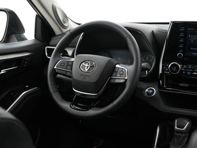used 2021 Toyota Highlander car, priced at $39,998