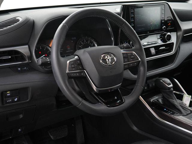 used 2021 Toyota Highlander car, priced at $39,998