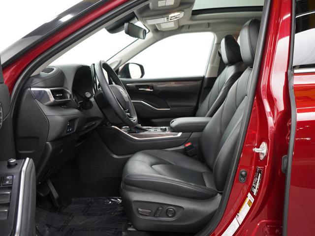 used 2021 Toyota Highlander car, priced at $39,998