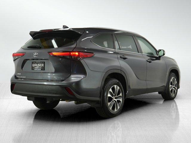 used 2022 Toyota Highlander car, priced at $37,998