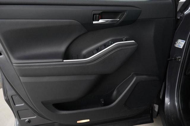 used 2022 Toyota Highlander car, priced at $37,998