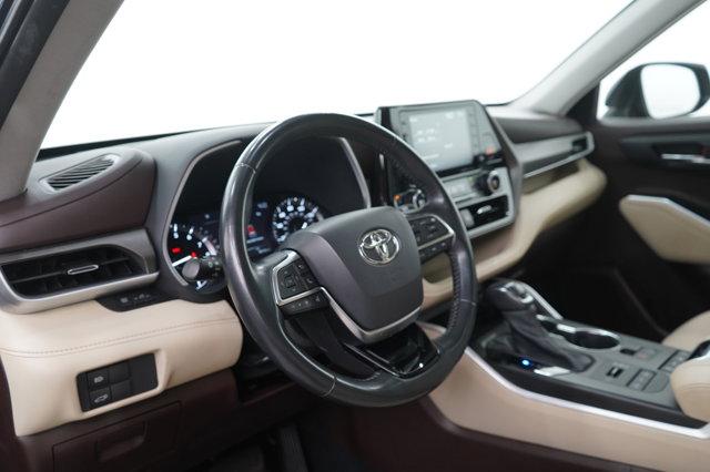 used 2021 Toyota Highlander car, priced at $35,399