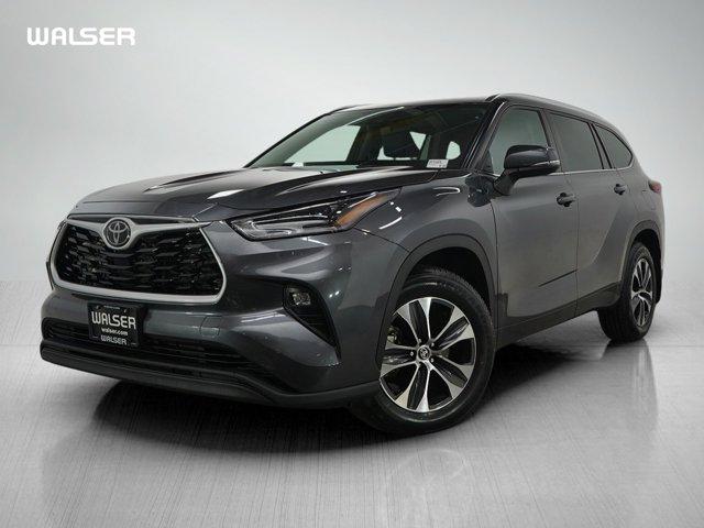 used 2021 Toyota Highlander car, priced at $37,699