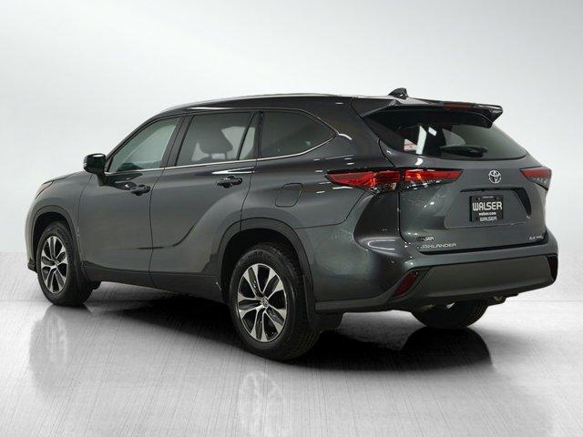 used 2021 Toyota Highlander car, priced at $37,699