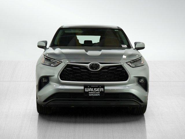 used 2024 Toyota Highlander car, priced at $40,998