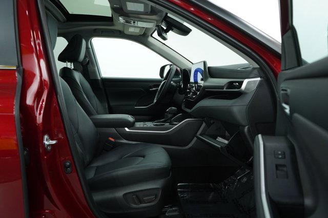 used 2025 Toyota Highlander Hybrid car, priced at $49,998